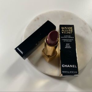 Chanel Rouge Allure Velvet #237